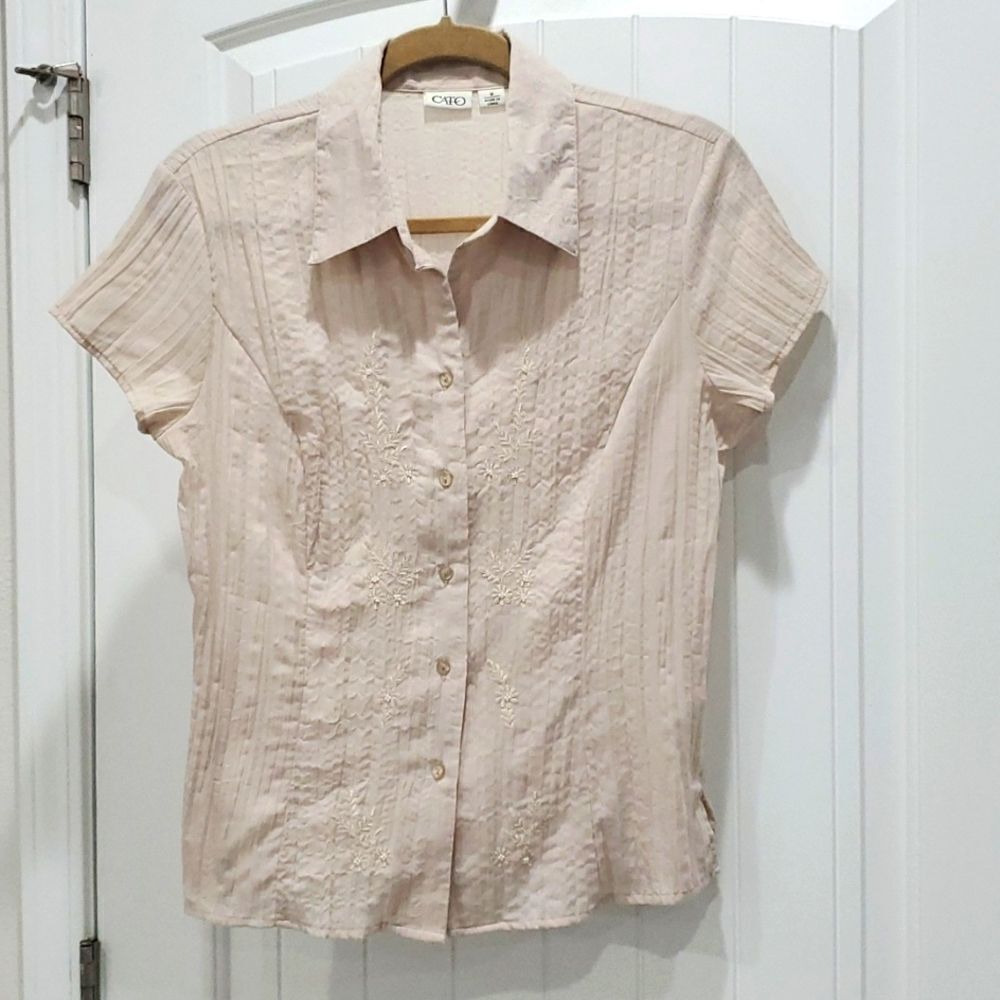 Cato Women’s Cream Embroidered short sleeve blouse, Size Medium